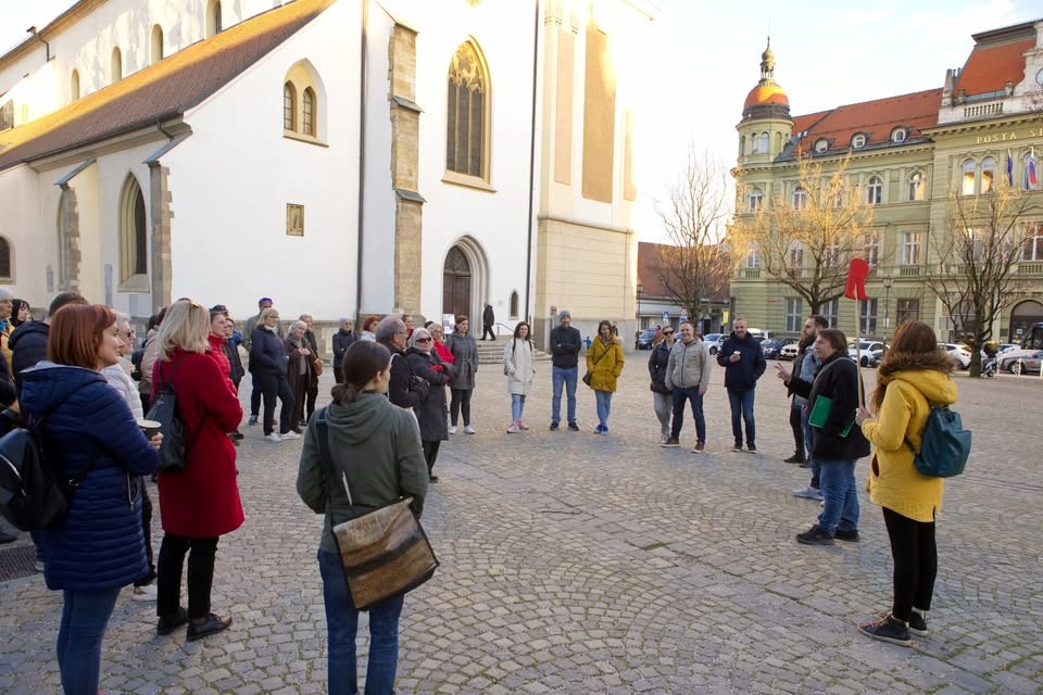 Rajzefirbčni sprehod: SAJ JE RES - PA NI! Rajzefirbčni sprehod: SAJ JE RES - PA NI!
