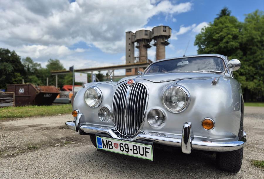 Razstava fotografskih upodobitev avtomobilov znamke Jaguar Razstava fotografskih upodobitev avtomobilov znamke Jaguar
