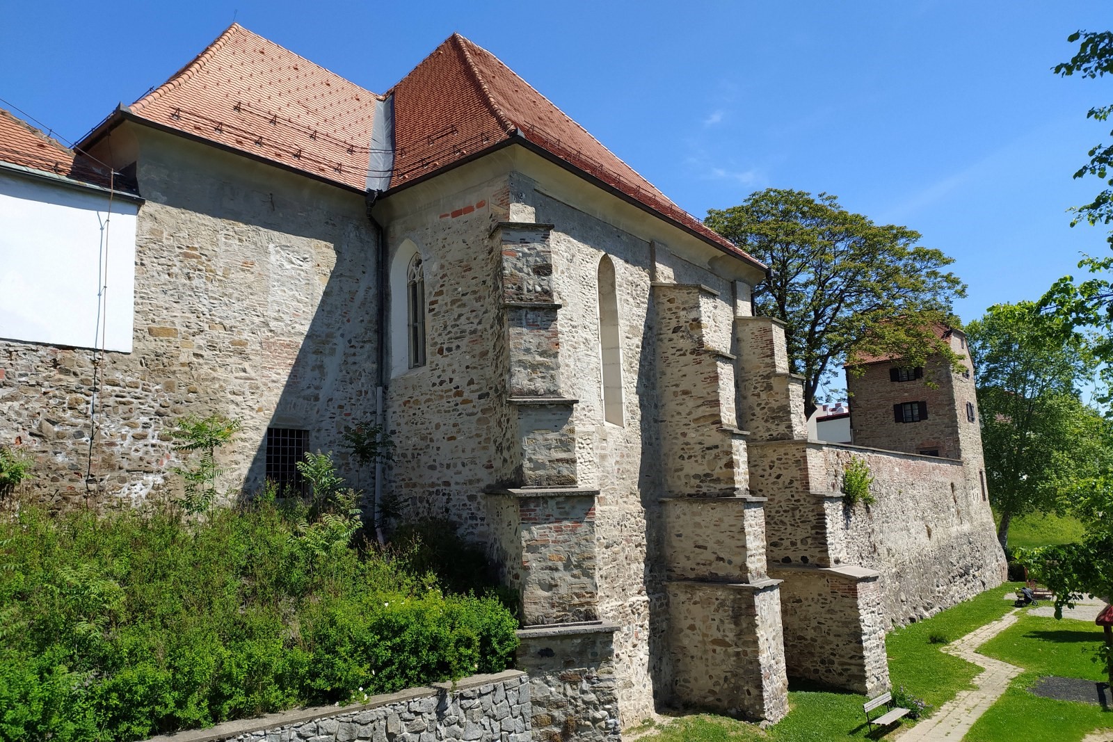 Mariborska sinagoga – kulturni spomenik državnega pomena Mariborska sinagoga – kulturni spomenik državnega pomena