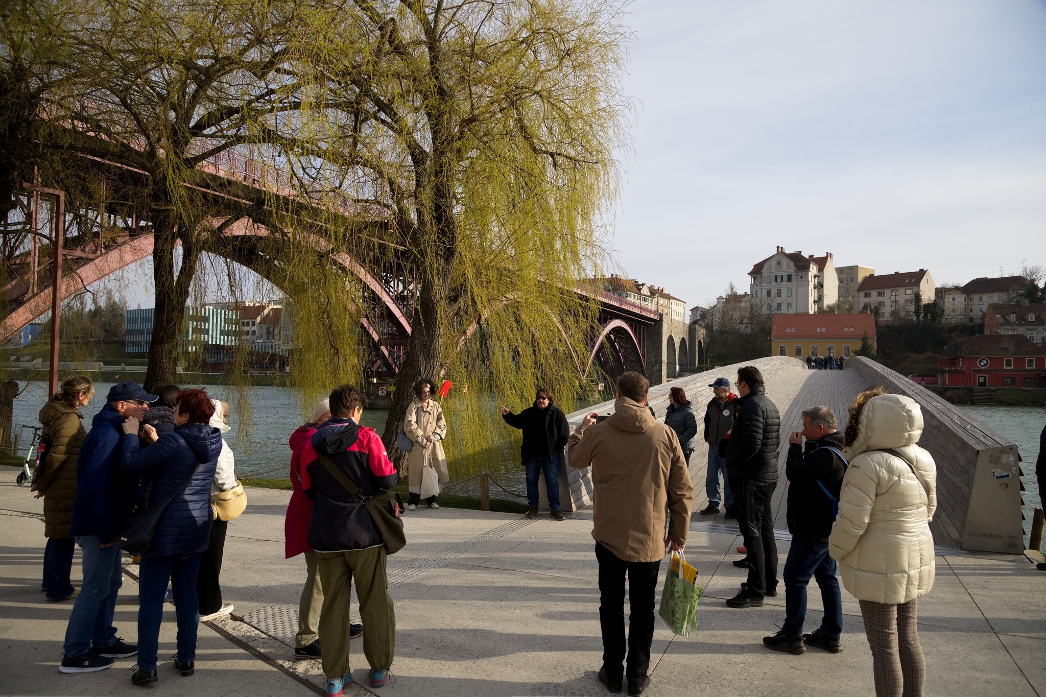 Sprehod: Od špricerja do Najstarejše trte Sprehod: Od špricerja do Najstarejše trte