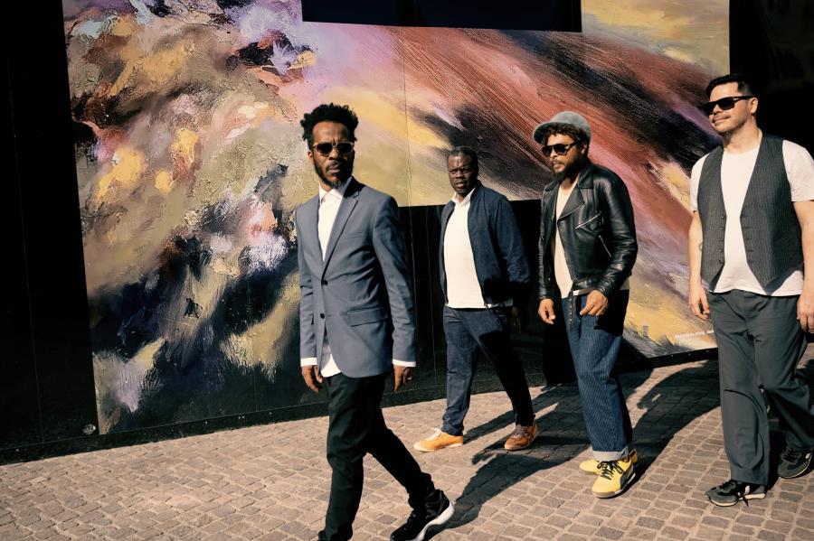 Joe Sanders & Paralells