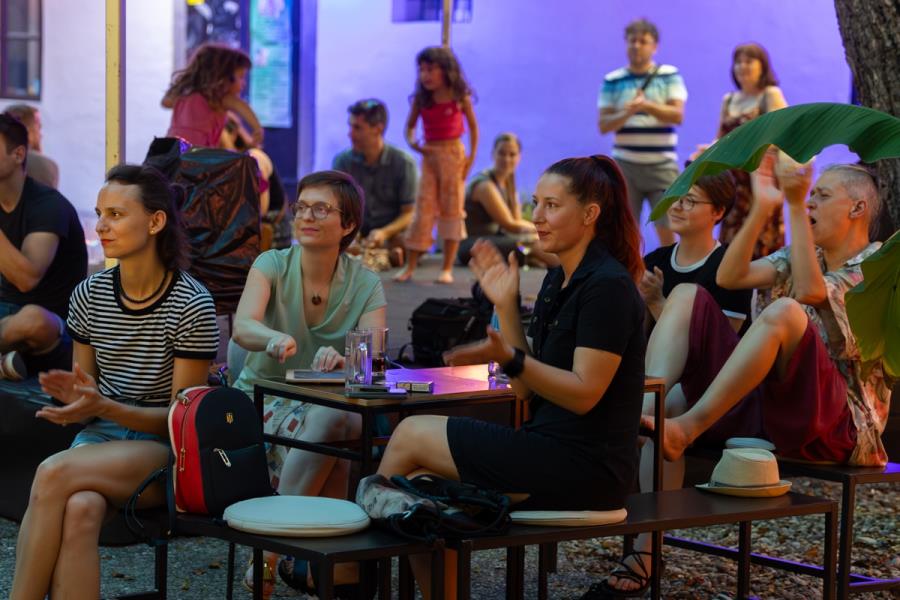 Ožuljeni jezik | Ko verzi zorijo v pesmi Ožuljeni jezik | Ko verzi zorijo v pesmi