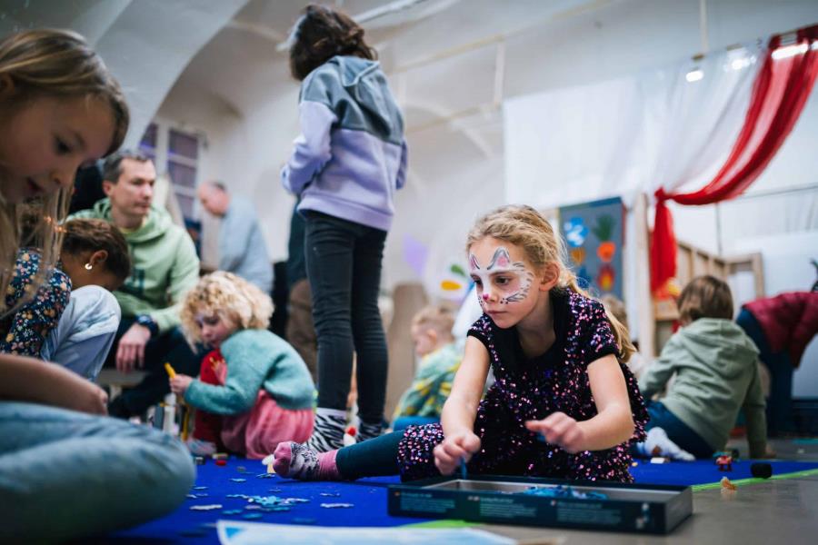 Vilinska poslikava in priprava na ples Vilinska poslikava in priprava na ples