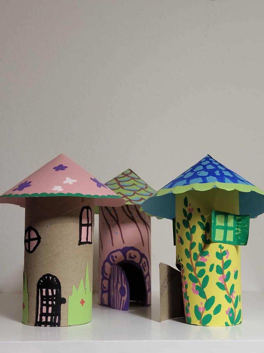 Vilinsko mesto iz papirnatih tulcev Vilinsko mesto iz papirnatih tulcev