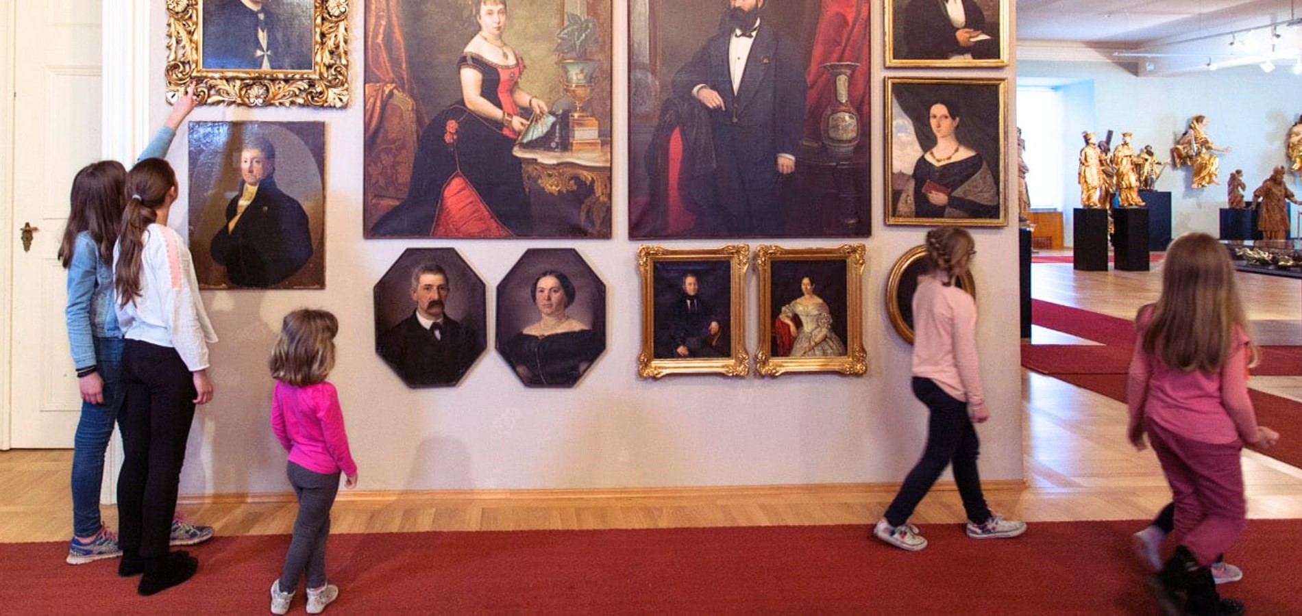 Dneva odprtih vrat in javna vodstva po stalnih razstavah