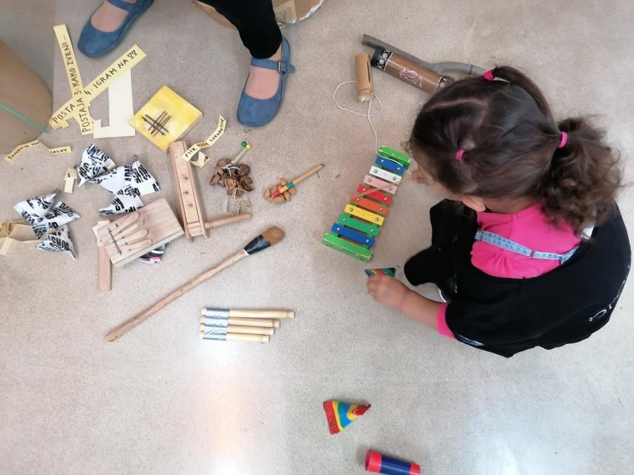 Igrajmo se z glasbo in Špela Huzjak Igrajmo se z glasbo in Špela Huzjak