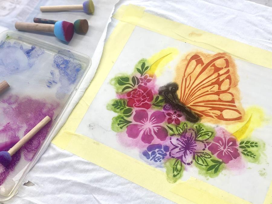 Čebele in drugi opraševalci z Barbaro Crnkovič Čebele in drugi opraševalci z Barbaro Crnkovič