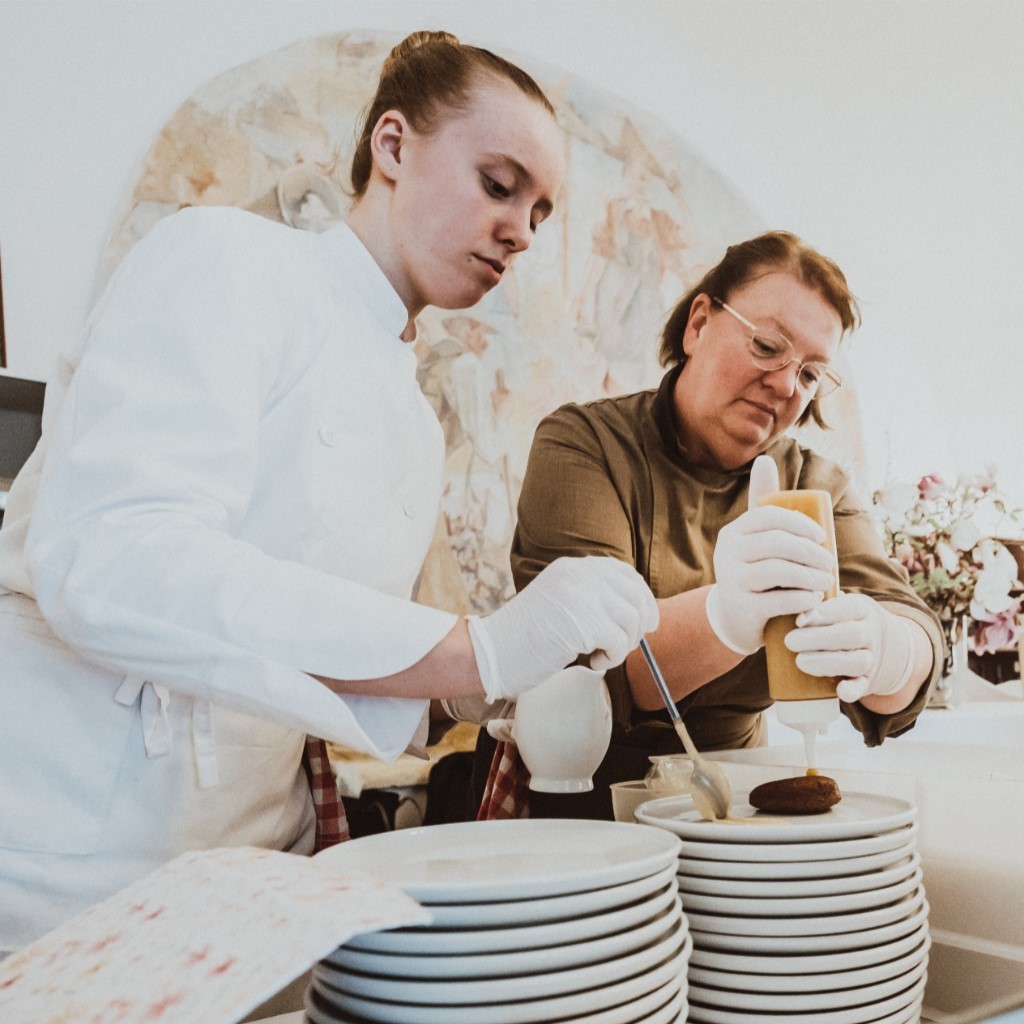 VEČERJA NA GRADU: BORLSKA POJEDINA GROFA SAUERJA