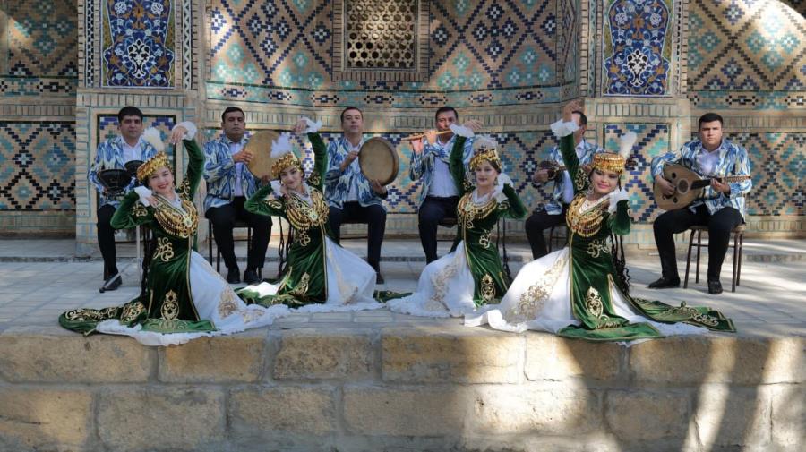 Folkart v mestu – Bocvana, Bolivija, Uzbekistan Folkart v mestu – Bocvana, Bolivija, Uzbekistan