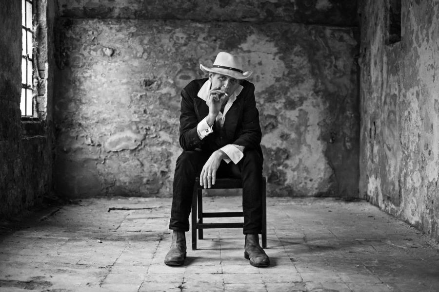 Mäkkelä | folk noir v Vetrinjcu Mäkkelä | folk noir v Vetrinjcu