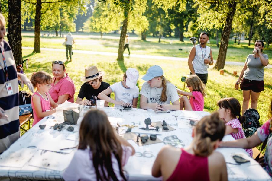 Poletni Art kamp • Lačna čna Poletni Art kamp • Lačna čna