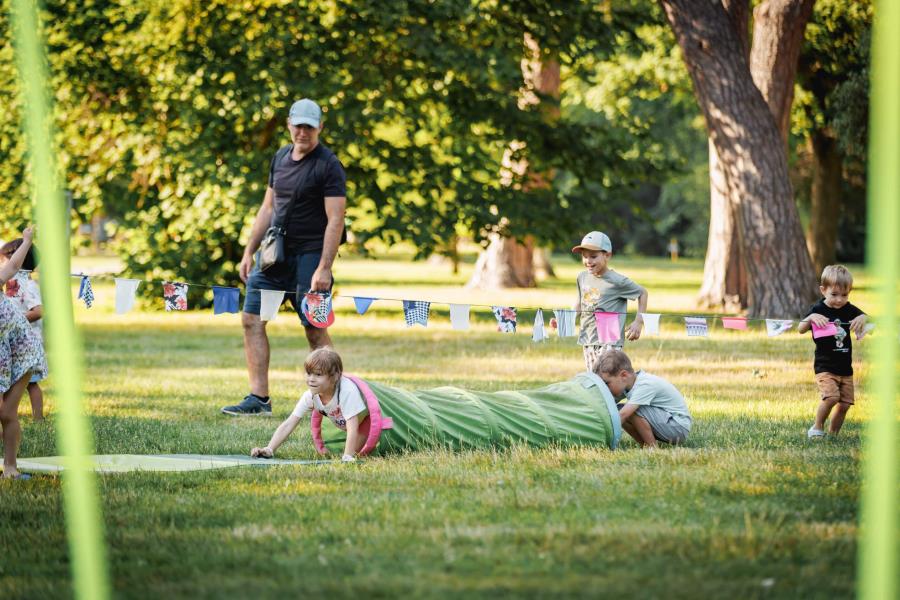 Poletni Art kamp • Kovčekteta na obisku